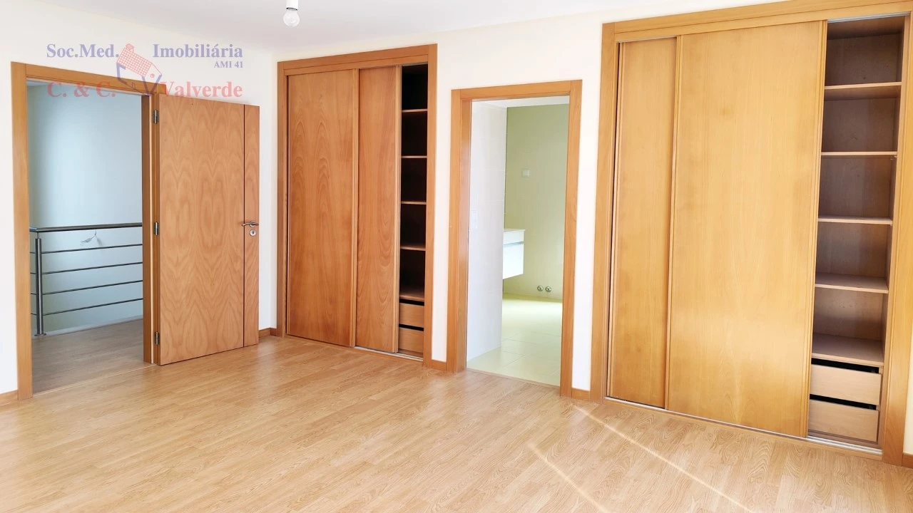 Moradia T4 para Venda em Silveira Foto 20