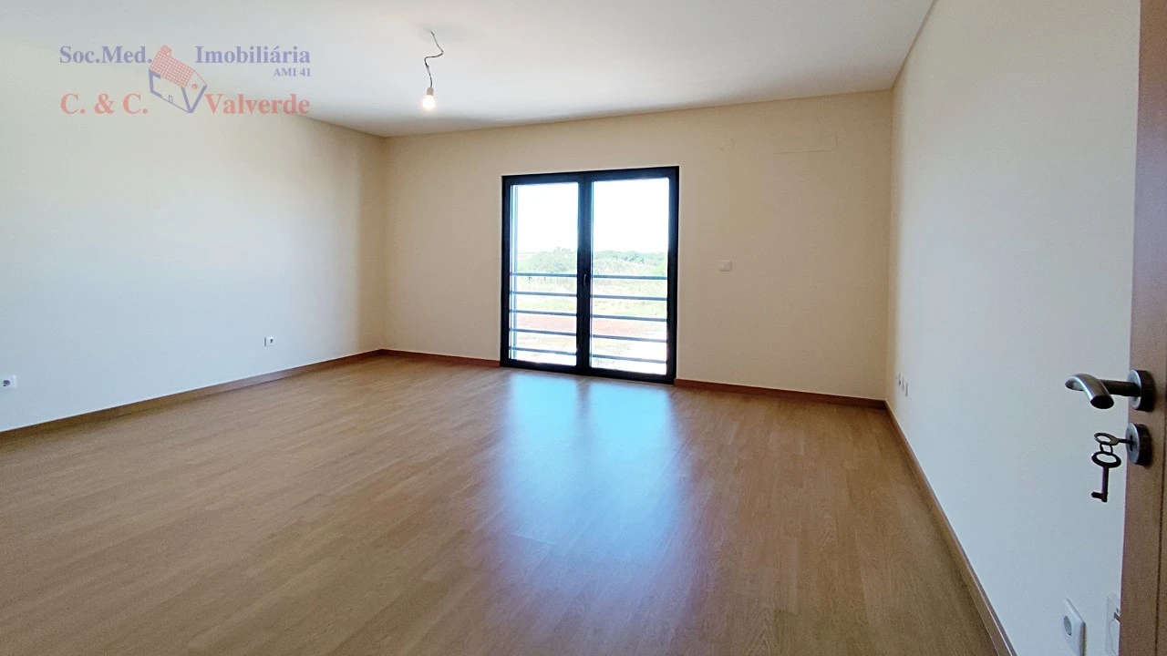 Moradia T4 para Venda em Silveira Foto 27