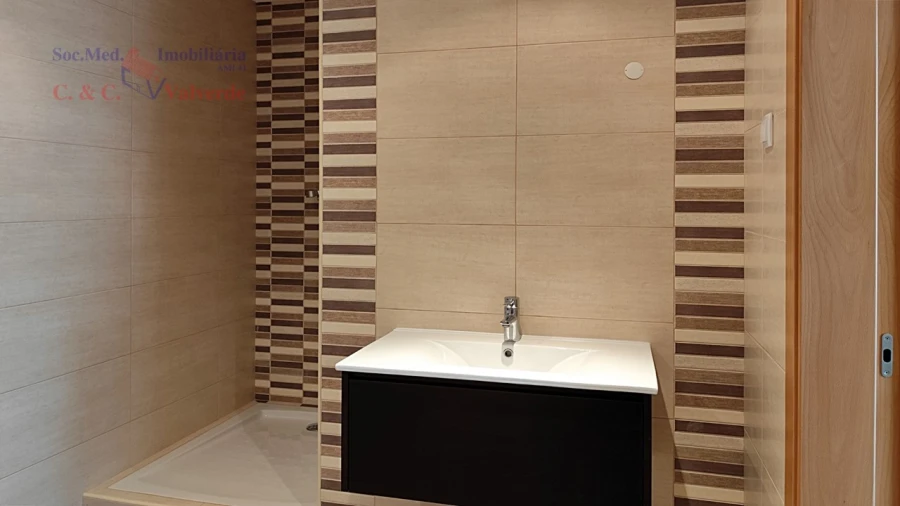 Moradia T4 para Venda em Silveira Foto 14