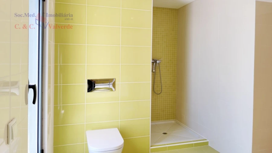 Moradia T4 para Venda em Silveira Foto 23