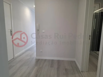 Apartamento T2 para Venda em Oeiras e São Julião da Barra, Paço de Arcos e Caxias