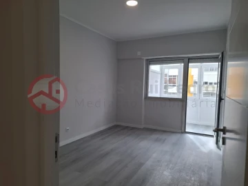 Apartamento T2 para Venda em Oeiras e São Julião da Barra, Paço de Arcos e Caxias