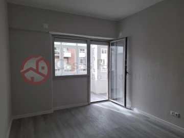 Apartamento T2 para Venda em Oeiras e São Julião da Barra, Paço de Arcos e Caxias