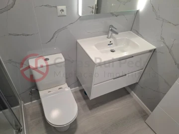 Apartamento T2 para Venda em Oeiras e São Julião da Barra, Paço de Arcos e Caxias
