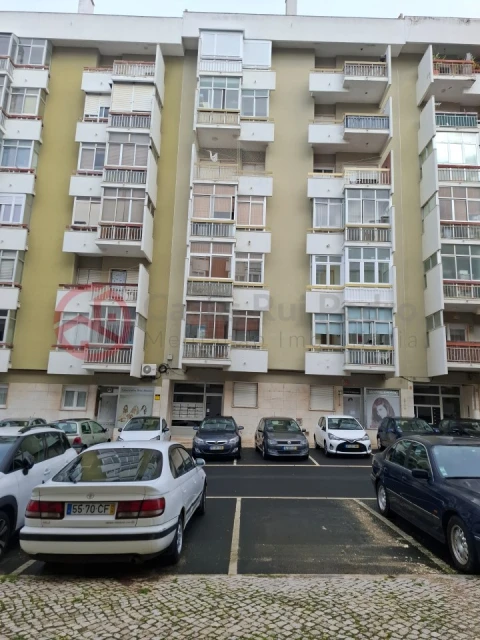 Apartamento T2 para Venda em Oeiras e São Julião da Barra, Paço de Arcos e Caxias