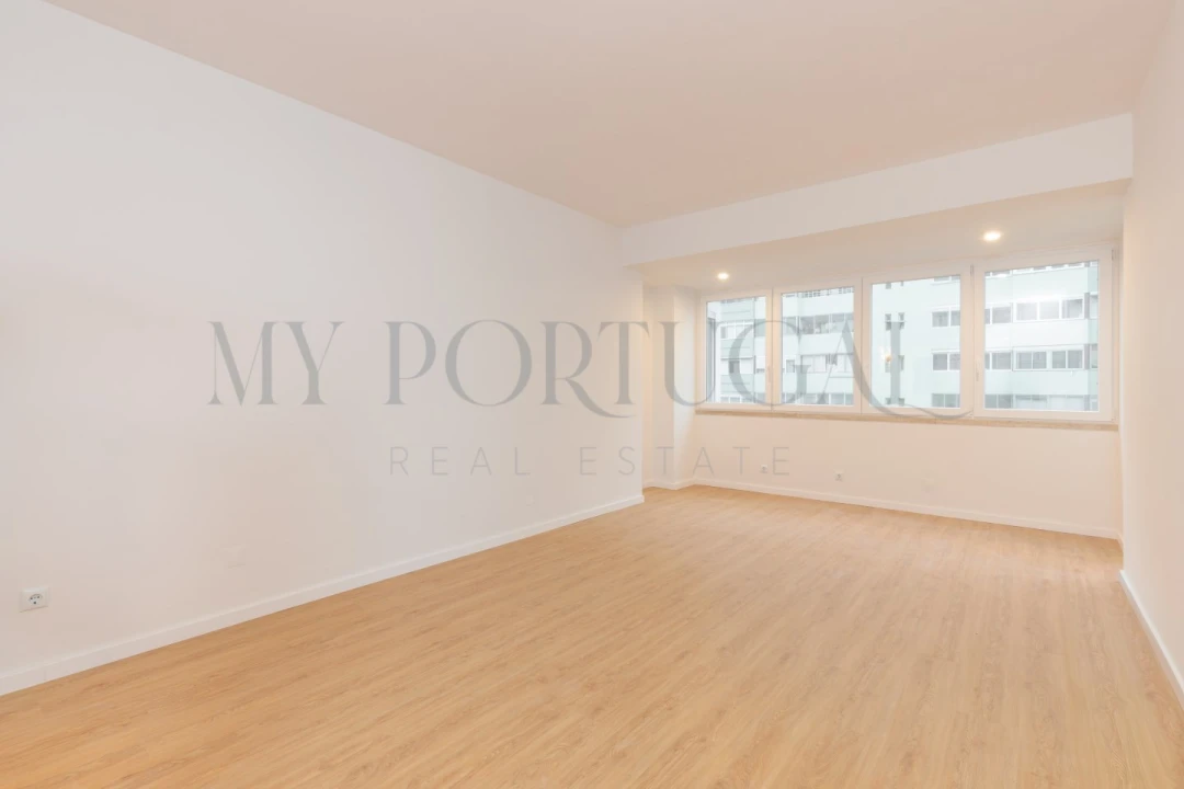 Apartamento T4 para Arrendamento em Algés, Linda-A-Velha e Cruz Quebrada-Dafundo Foto 19