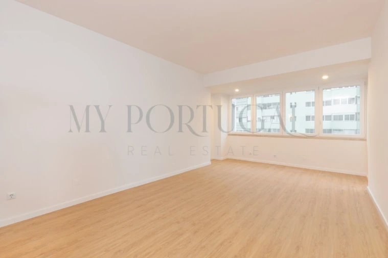 Apartamento T4 para Arrendamento em Algés, Linda-A-Velha e Cruz Quebrada-Dafundo Foto 19