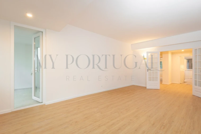 Apartamento T4 para Arrendamento em Algés, Linda-A-Velha e Cruz Quebrada-Dafundo Foto 1