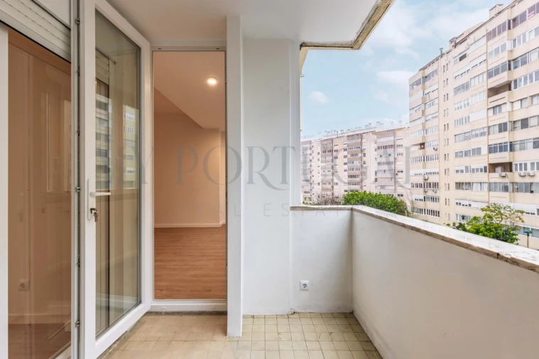 Apartamento T4 para Arrendamento em Algés, Linda-A-Velha e Cruz Quebrada-Dafundo Foto 3