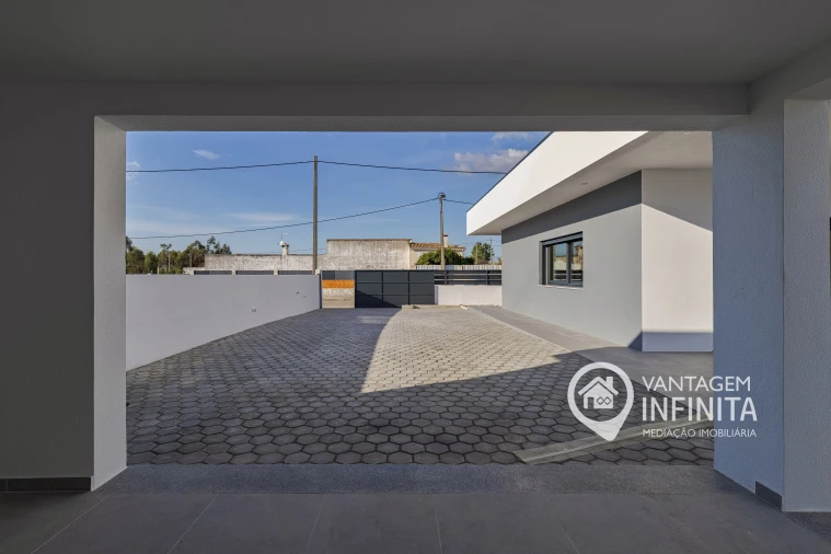 Moradia T3 para Venda em Quinta do Anjo Foto 17