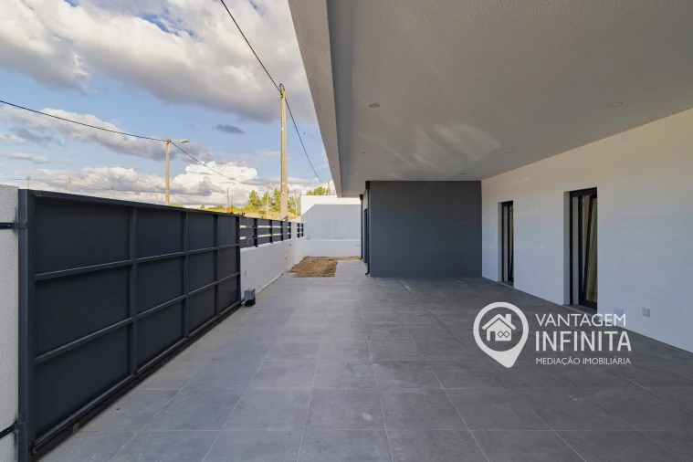 Moradia T3 para Venda em Quinta do Anjo Foto 2