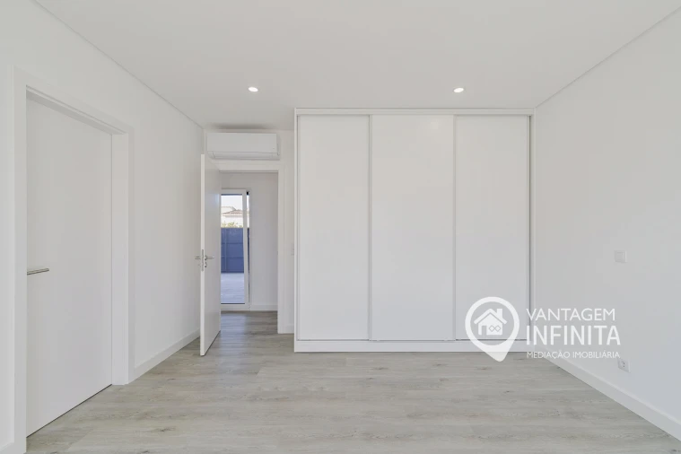 Moradia T3 para Venda em Quinta do Anjo Foto 15