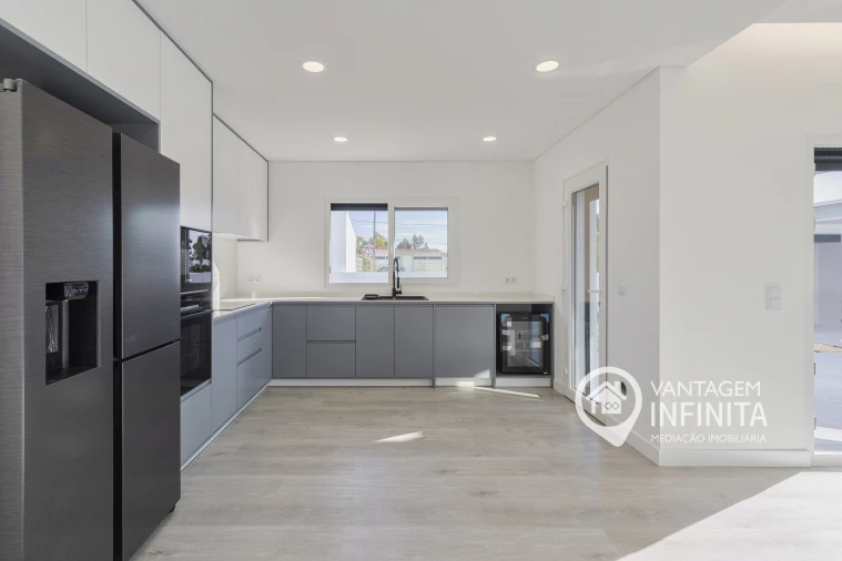 Moradia T3 para Venda em Quinta do Anjo Foto 9