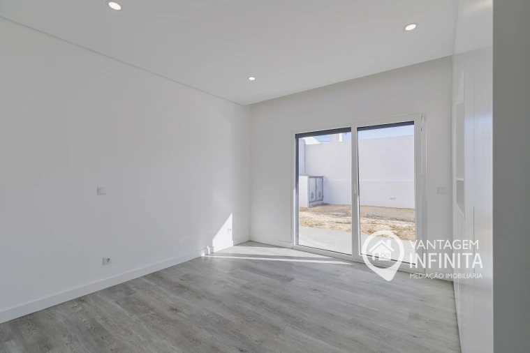 Moradia T3 para Venda em Quinta do Anjo Foto 12