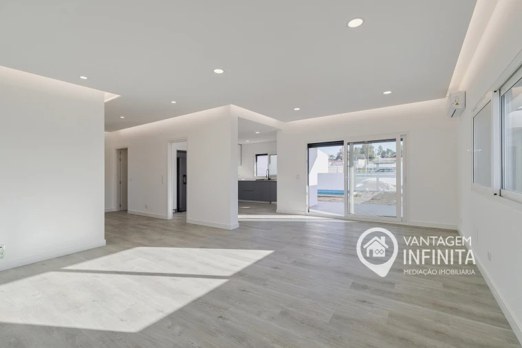 Moradia T3 para Venda em Quinta do Anjo Foto 5