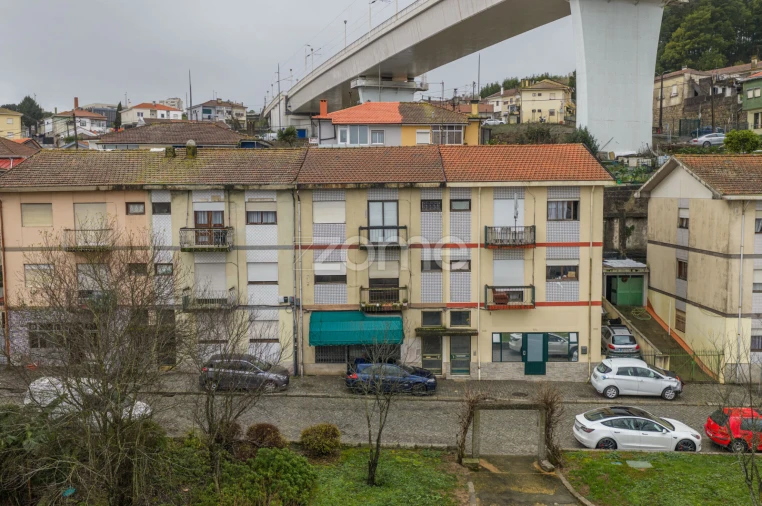 Prédio para Venda em Oliveira do Douro Foto 2