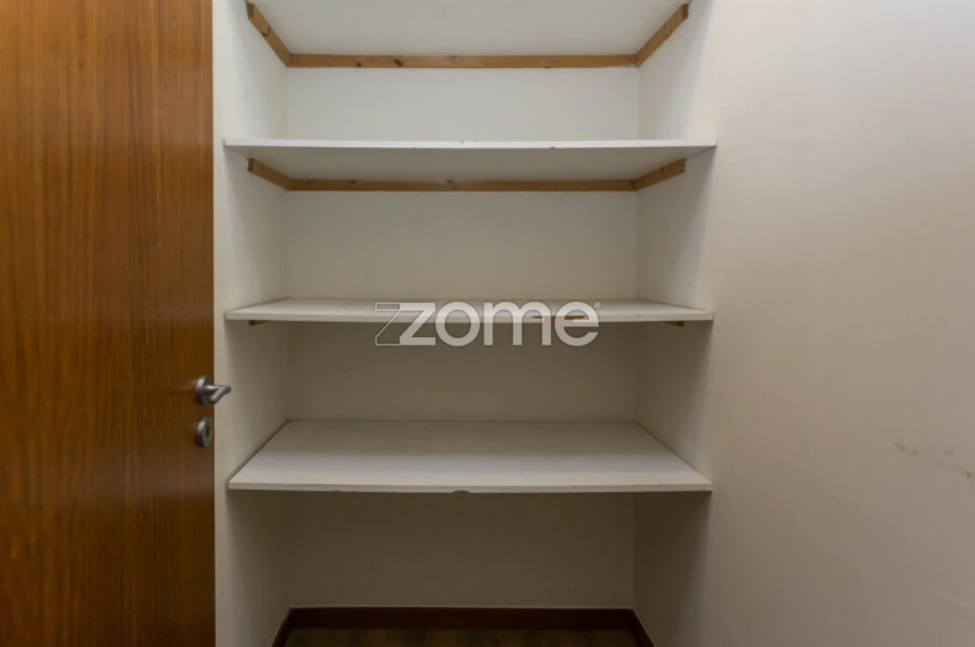 Apartamento T2 para Arrendamento em Paranhos Foto 14