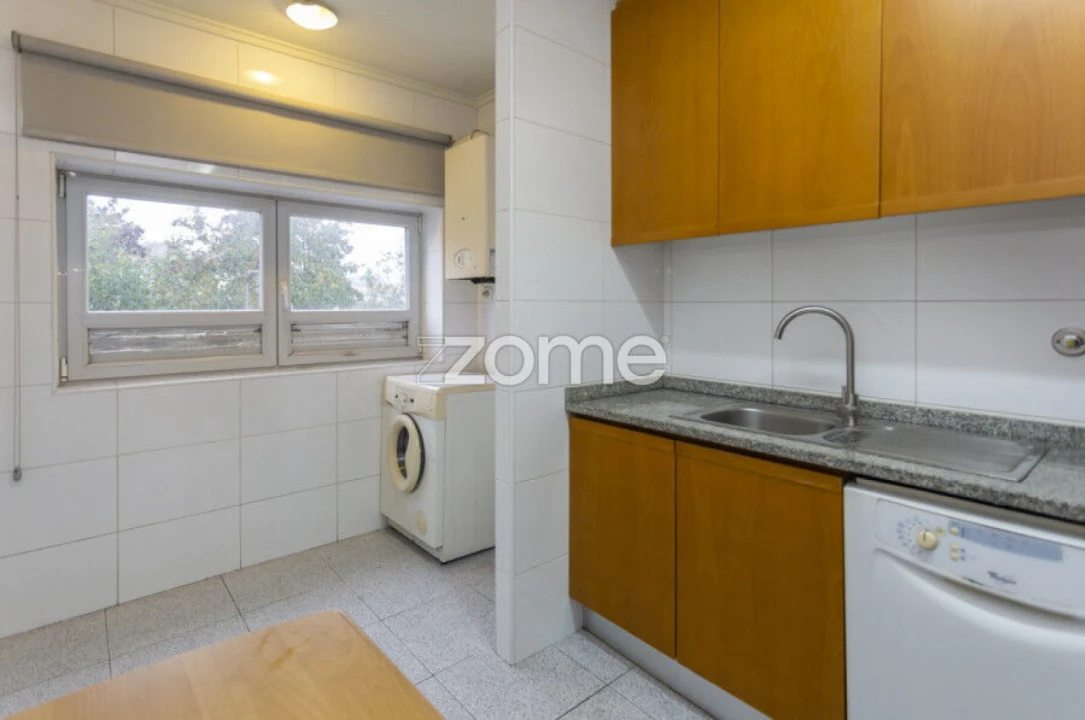 Apartamento T2 para Arrendamento em Paranhos Foto 5