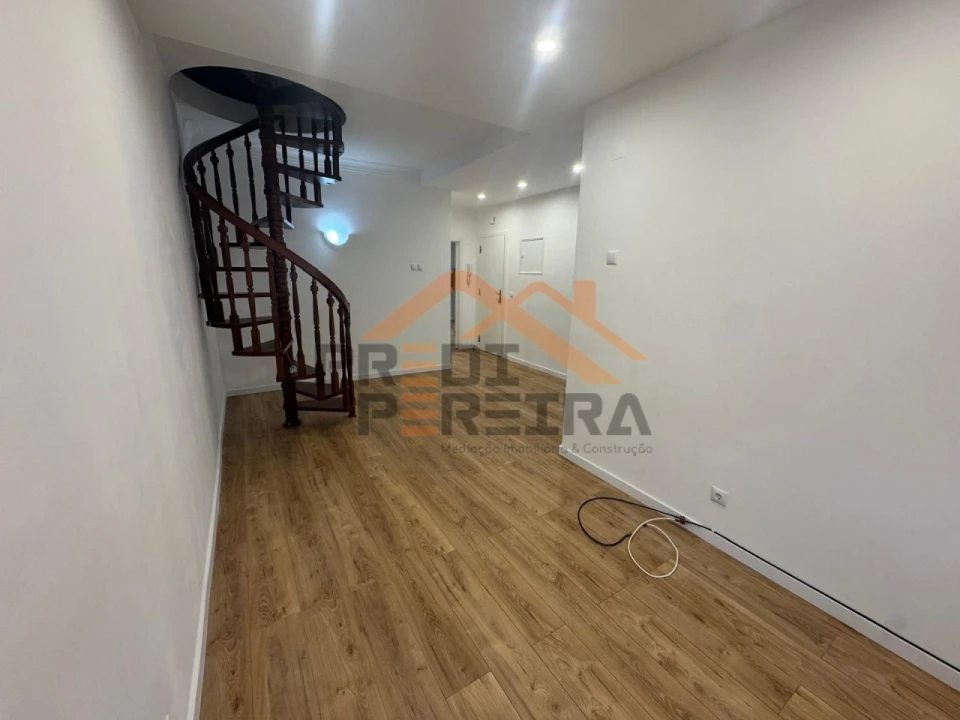 Apartamento T2 para Venda em Falagueira-Venda Nova Foto 6