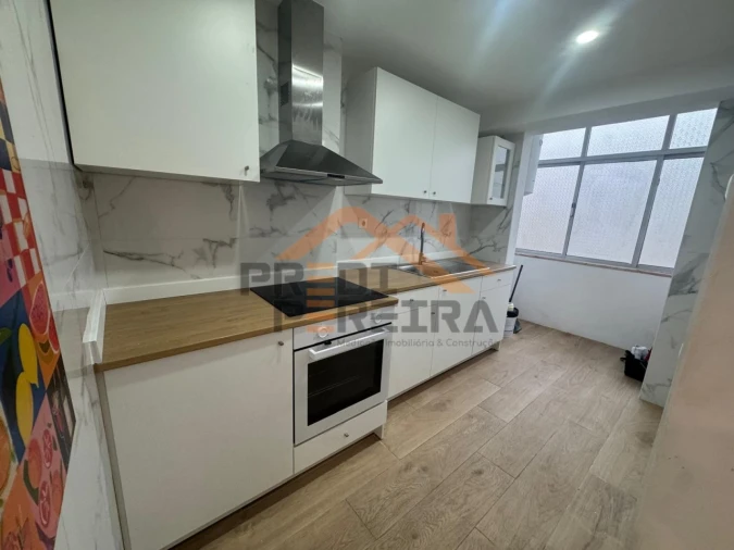 Apartamento T2 para Venda em Falagueira-Venda Nova Foto 2
