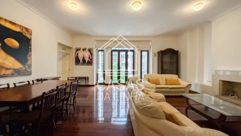 Apartamento T2 para Arrendamento em Santo António