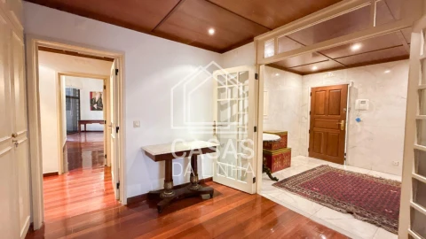 Apartamento T2 para Arrendamento em Santo António