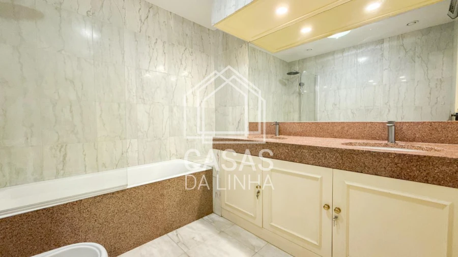 Apartamento T2 para Arrendamento em Santo António Foto 28