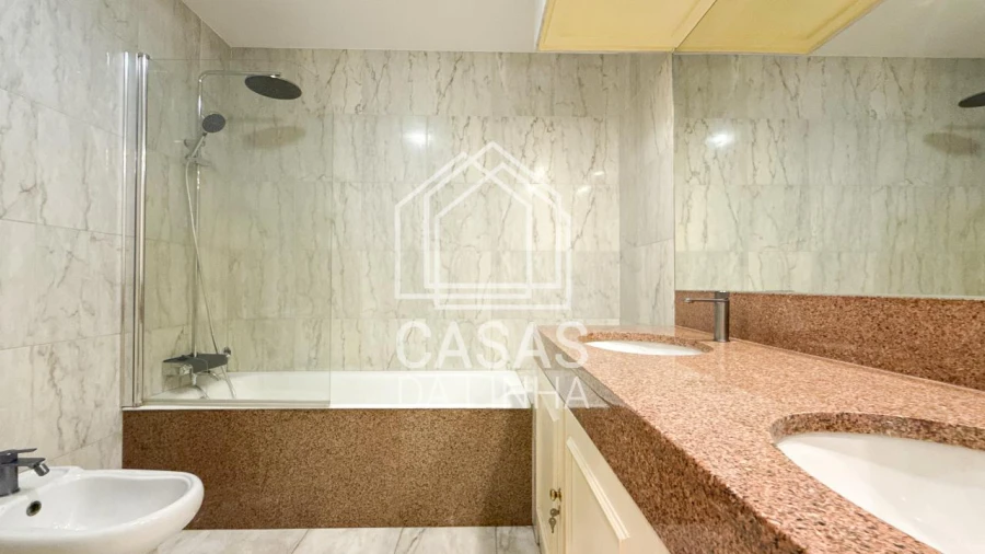 Apartamento T2 para Arrendamento em Santo António Foto 29