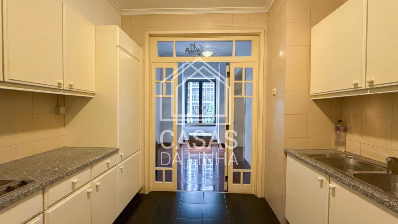 Apartamento T2 para Arrendamento em Santo António Foto 12