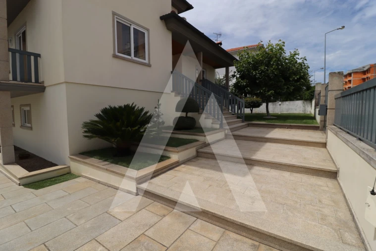 Moradia T4 para Venda em Ranhados Foto 2