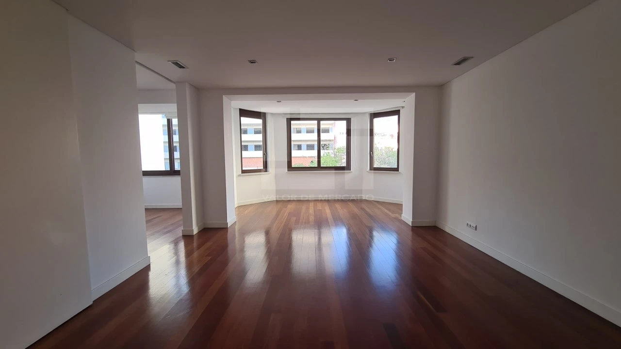 Apartamento T4 para Venda em Avenidas Novas Foto 3