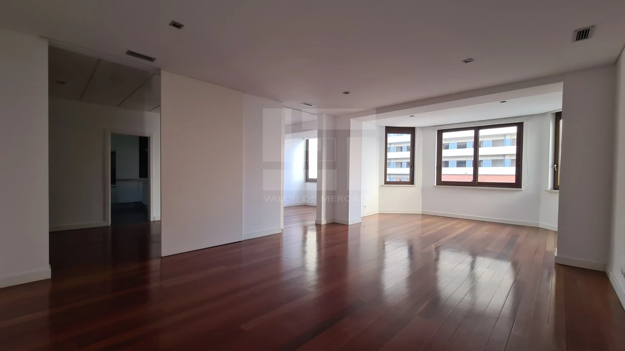 Apartamento T4 para Venda em Avenidas Novas Foto 6