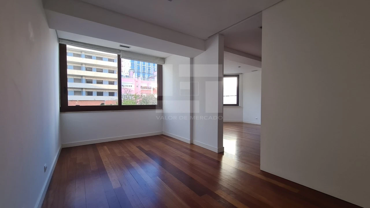 Apartamento T4 para Venda em Avenidas Novas Foto 7