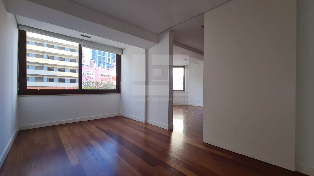 Apartamento T4 para Venda em Avenidas Novas Foto 8