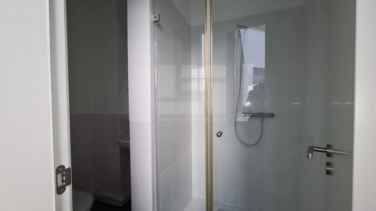 Apartamento T4 para Venda em Avenidas Novas Foto 11