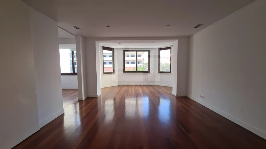 Apartamento T4 para Venda em Avenidas Novas Foto 3
