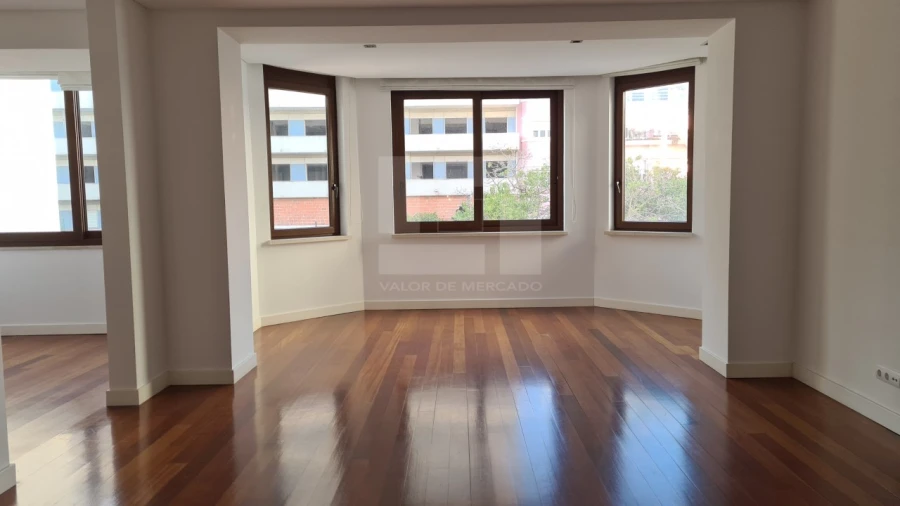 Apartamento T4 para Venda em Avenidas Novas Foto 4