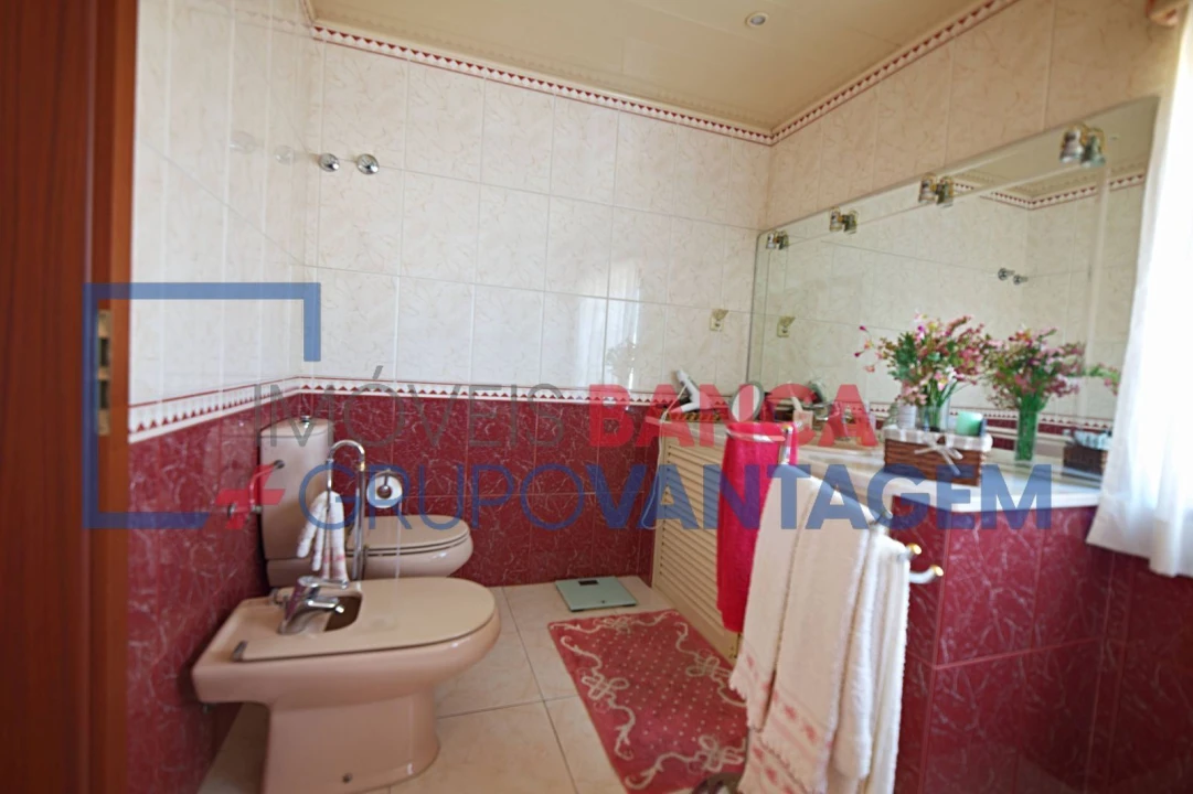 Moradia T4 para Venda em Sarilhos Grandes Foto 25