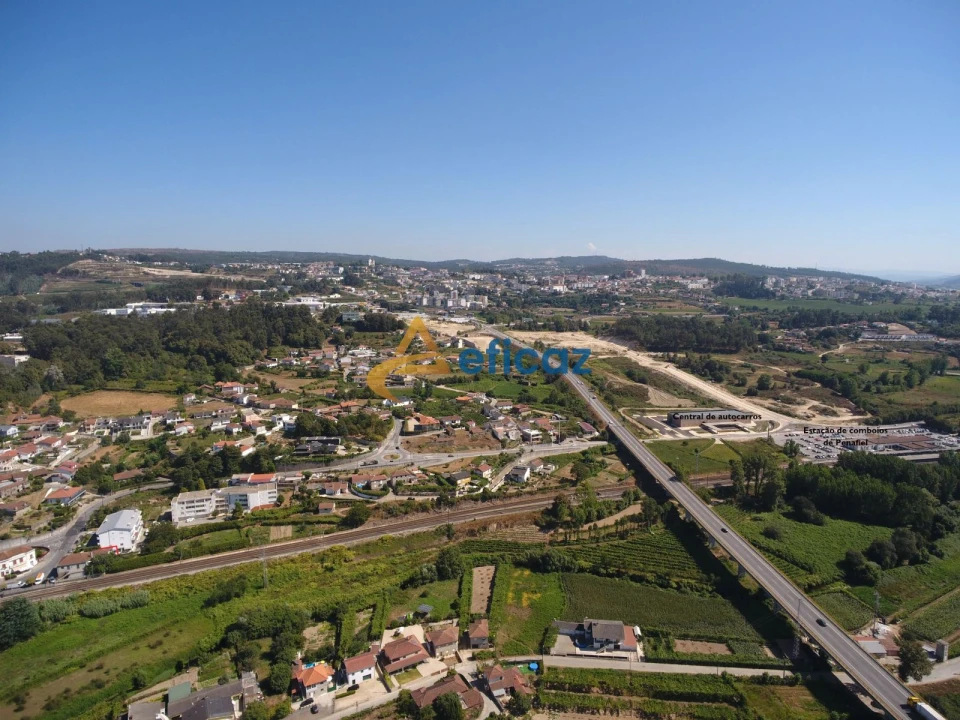 Loja para Arrendamento em Penafiel Foto 2