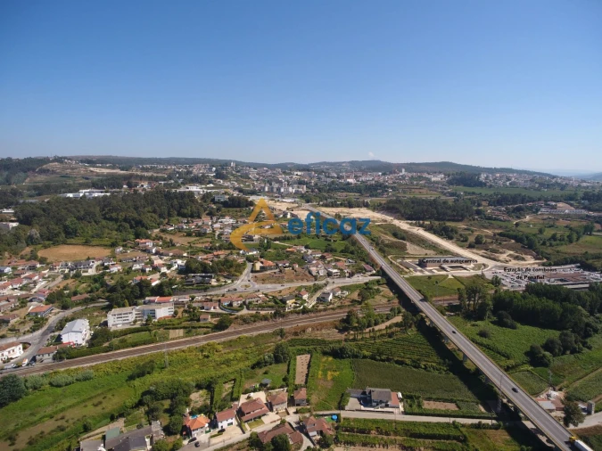 Loja para Arrendamento em Penafiel Foto 2