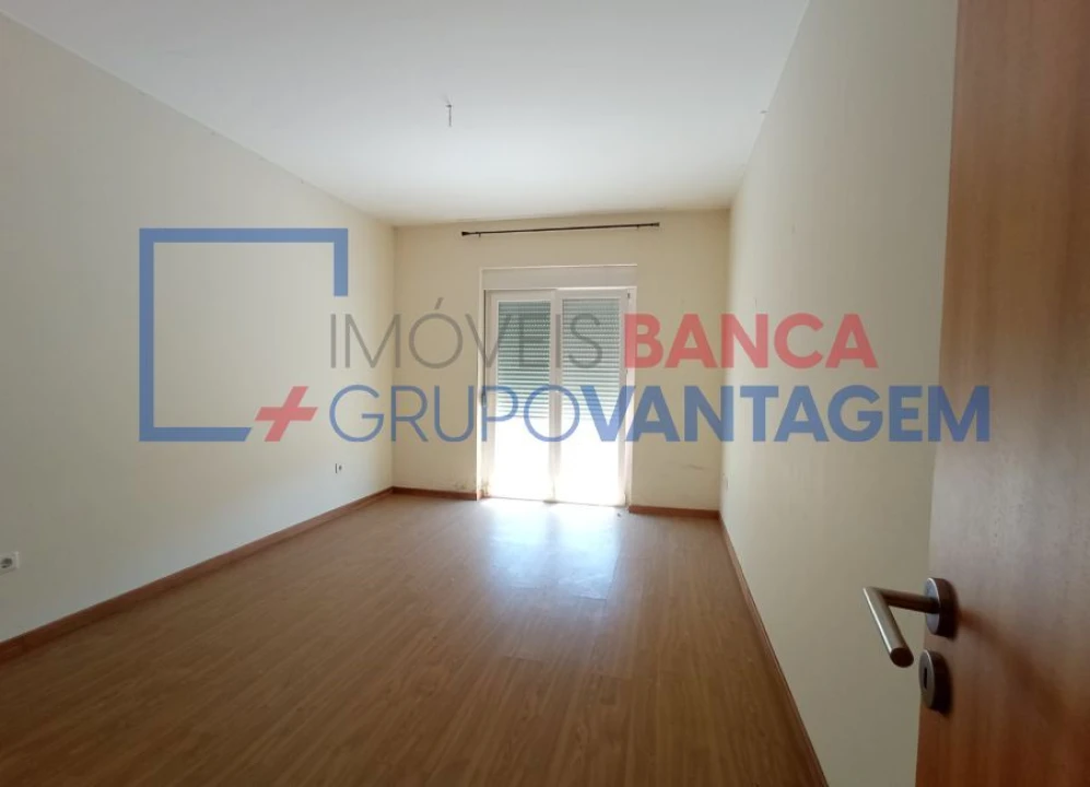 Apartamento T3 para Venda em Fonte Arcada e Oliveira Foto 3