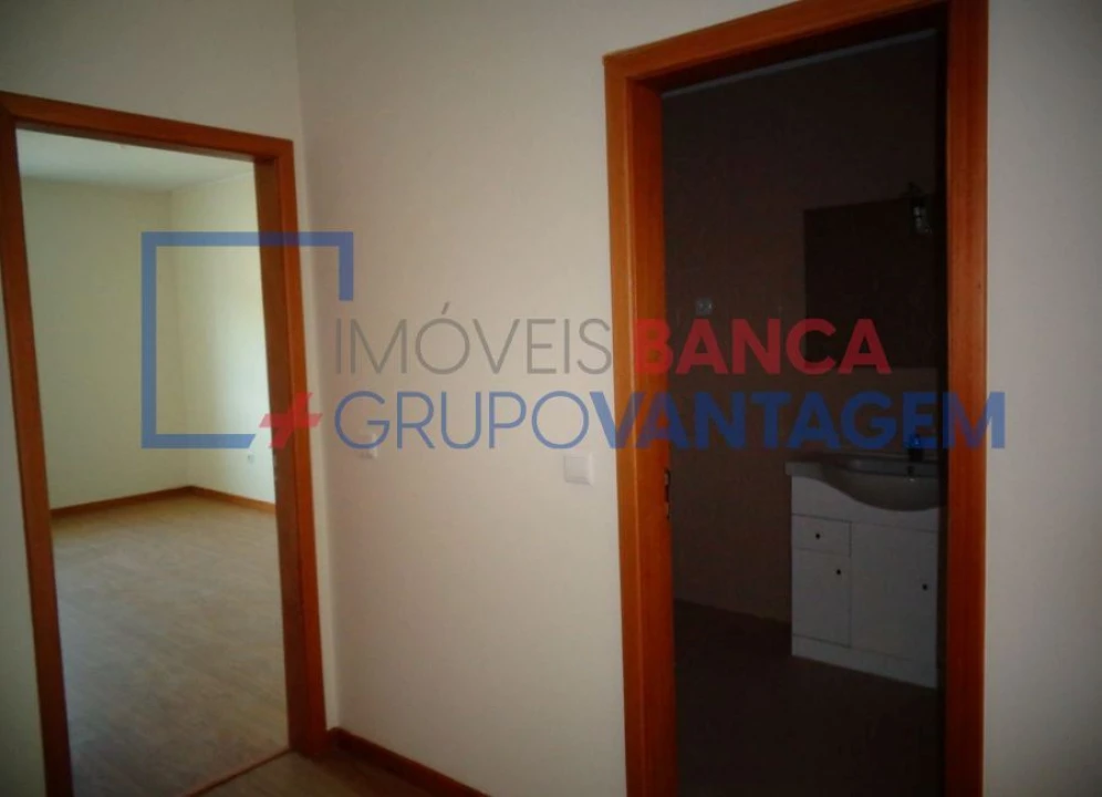 Apartamento T3 para Venda em Fonte Arcada e Oliveira Foto 9