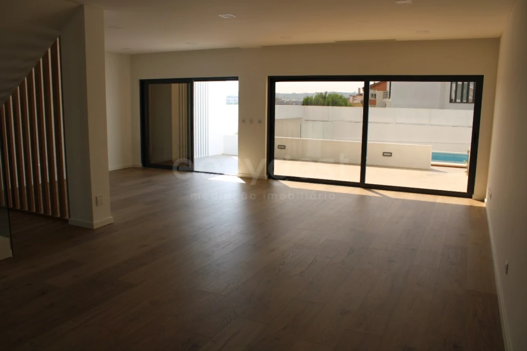 Moradia T4 para Venda em Loures Foto 14