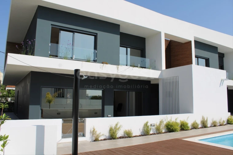 Moradia T4 para Venda em Loures Foto 48