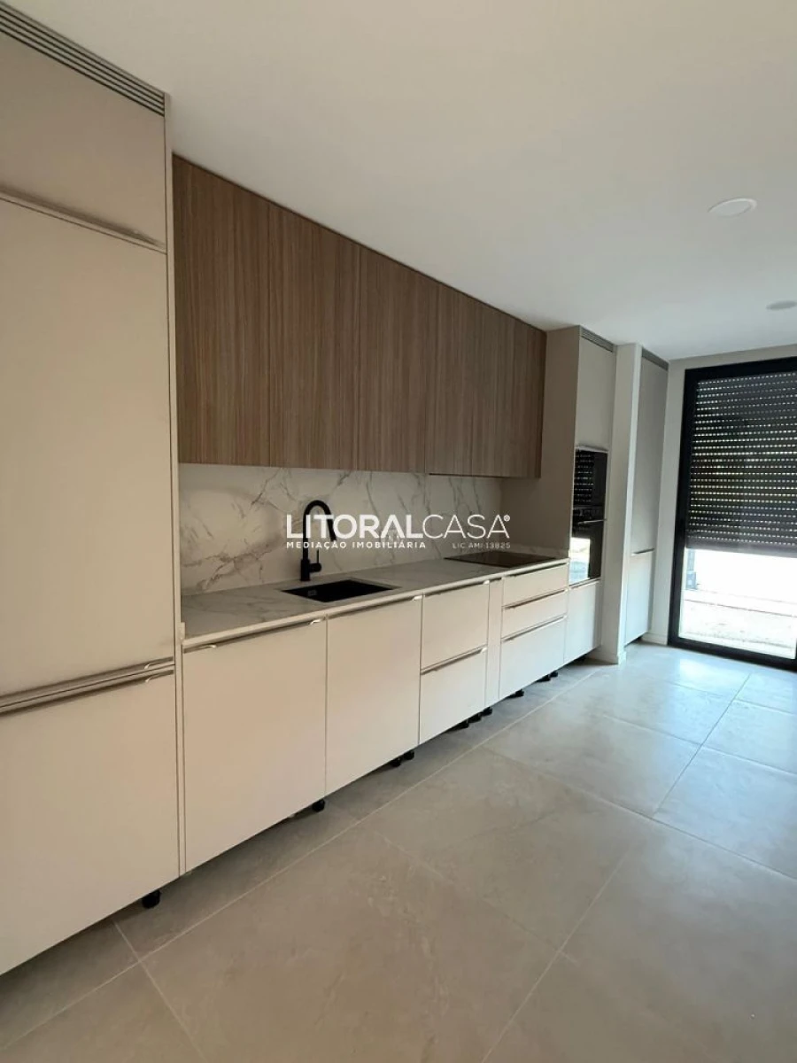 Moradia T4 para Venda em Aradas Foto 2