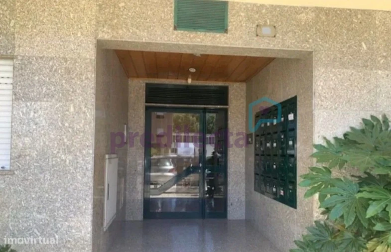 Apartamento T1 para Arrendamento em Paranhos Foto 2