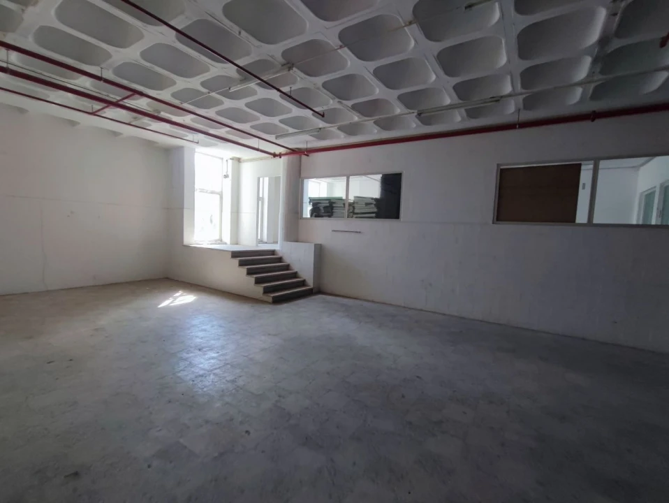 Loja para Venda em Sacavém e Prior Velho Foto 9