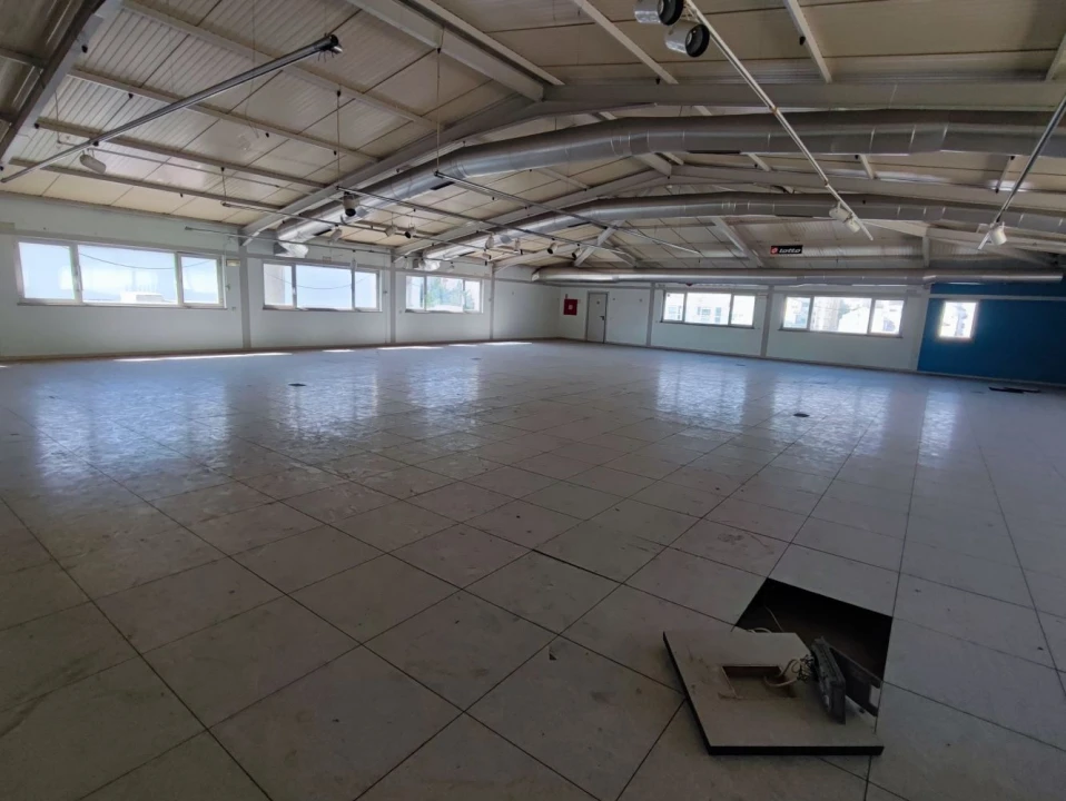 Loja para Venda em Sacavém e Prior Velho Foto 1