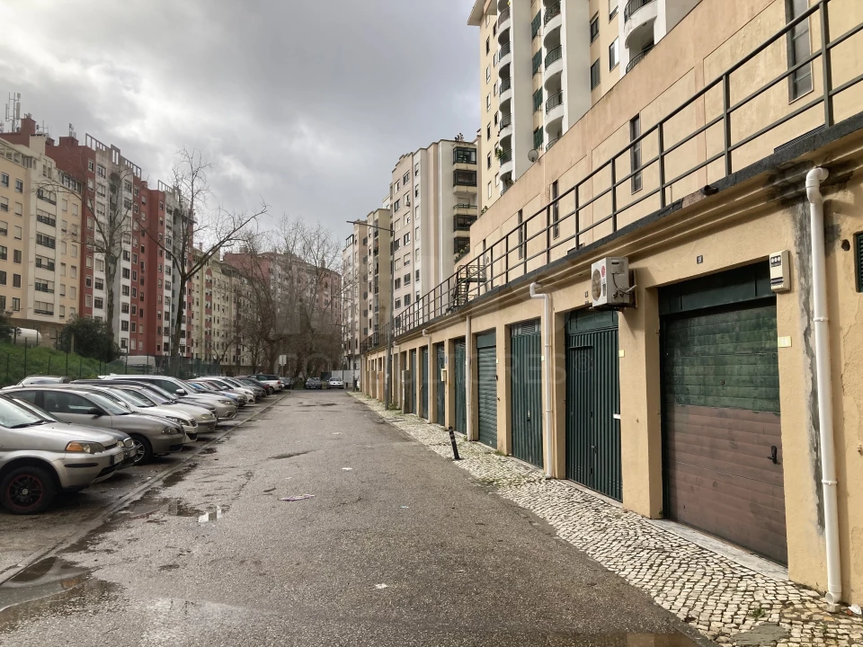 Loja para Venda em Massamá e Monte Abraão Foto 1