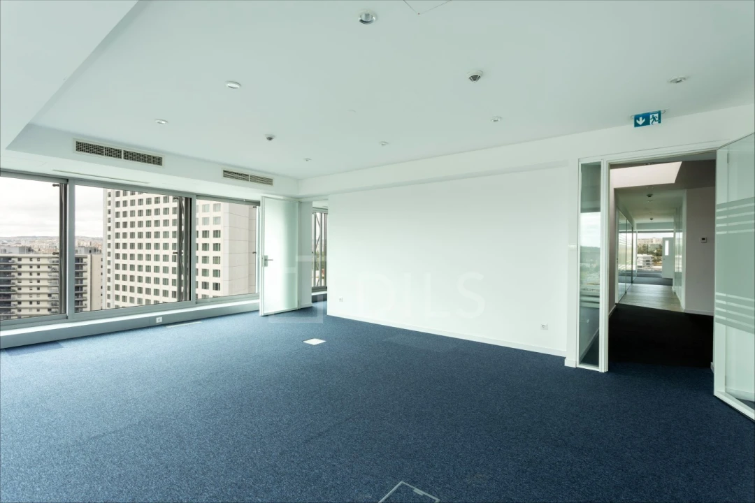 Escritório para Arrendamento em Campolide Foto 18